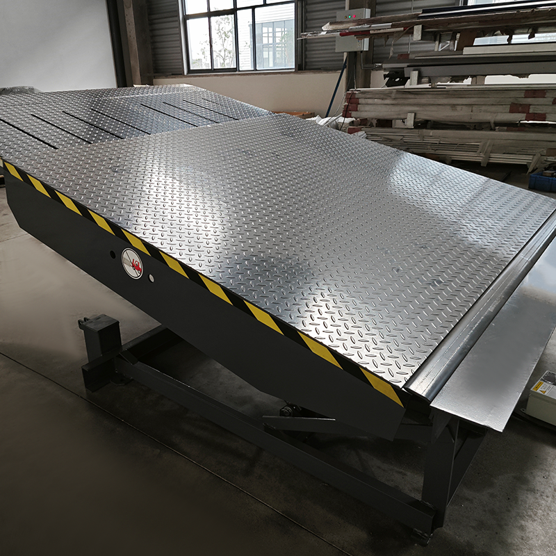 DL-2000 Industrial Dock Leveler med teleskopisk läpp